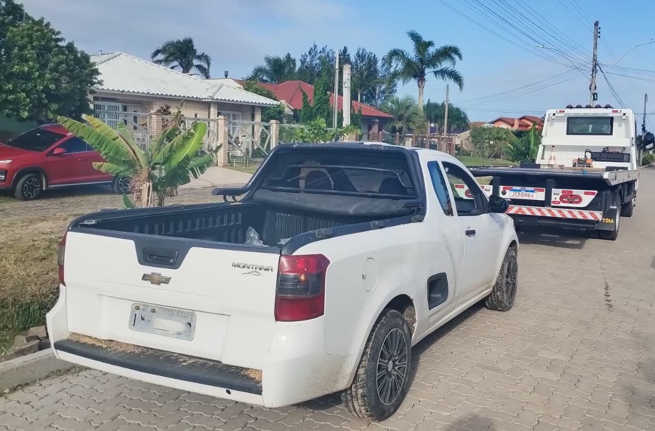 GUARDA MUNICIPAL PRENDE PAI E FILHO POR FURTAREM MATERIAL EM OBRA DE PAVIMENTAÇÃO EM IMBÉ 