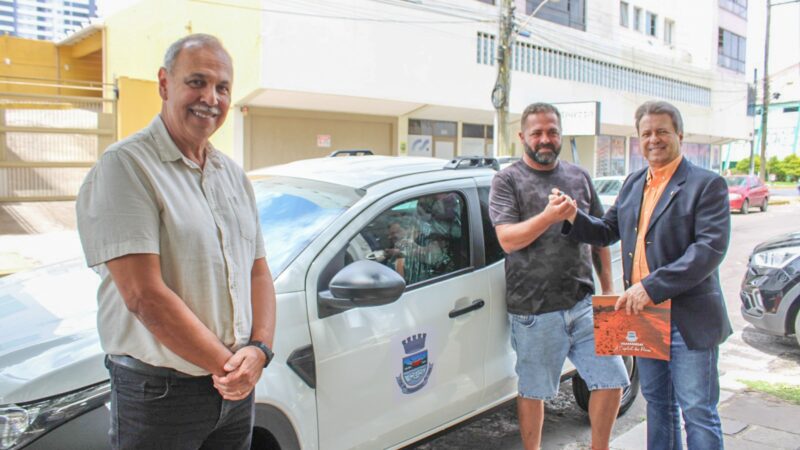 Prefeitura de Tramandaí adquire dois novos veículos para a Secretaria de Obras  