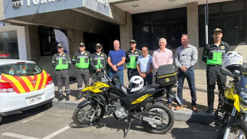 Departamento de Trânsito recebe duas motos em Torres 