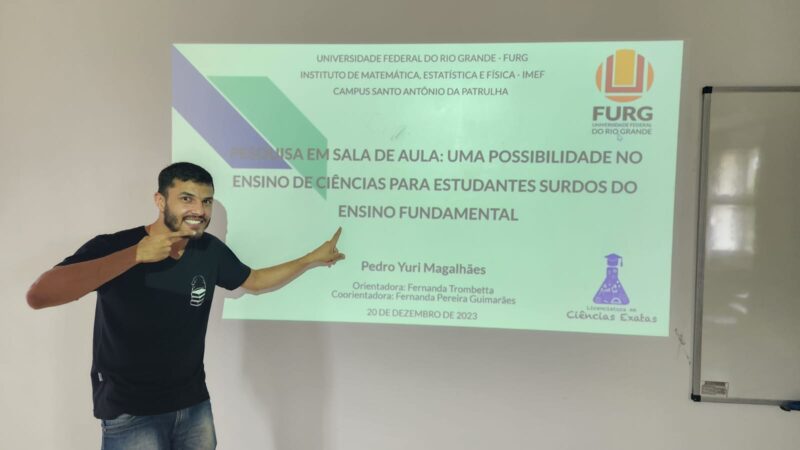 Primeiro aluno surdo apresenta trabalho de conclusão de curso no campus FURG-SAP 