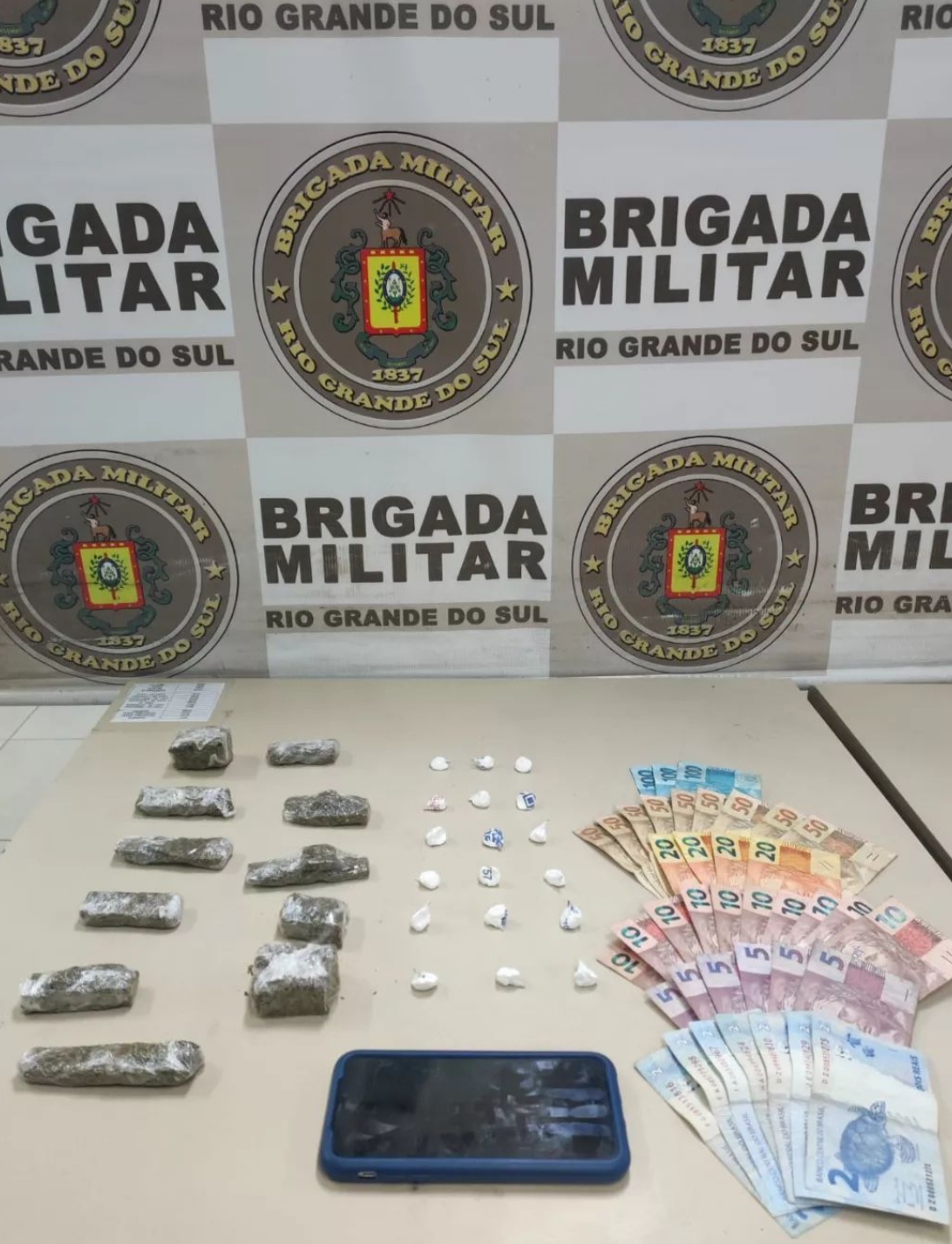 3º Batalhão Rodoviário da Brigada Militar prende homem por tráfico de entorpecentes, em Imbé