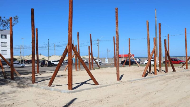 Prefeitura de Tramandaí está realizando a construção de uma quadra de Beach Tennis na Beira-Mar  