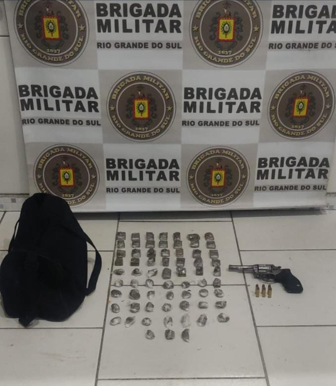 BM prende homem com arma e drogas em Balneário Pinhal 