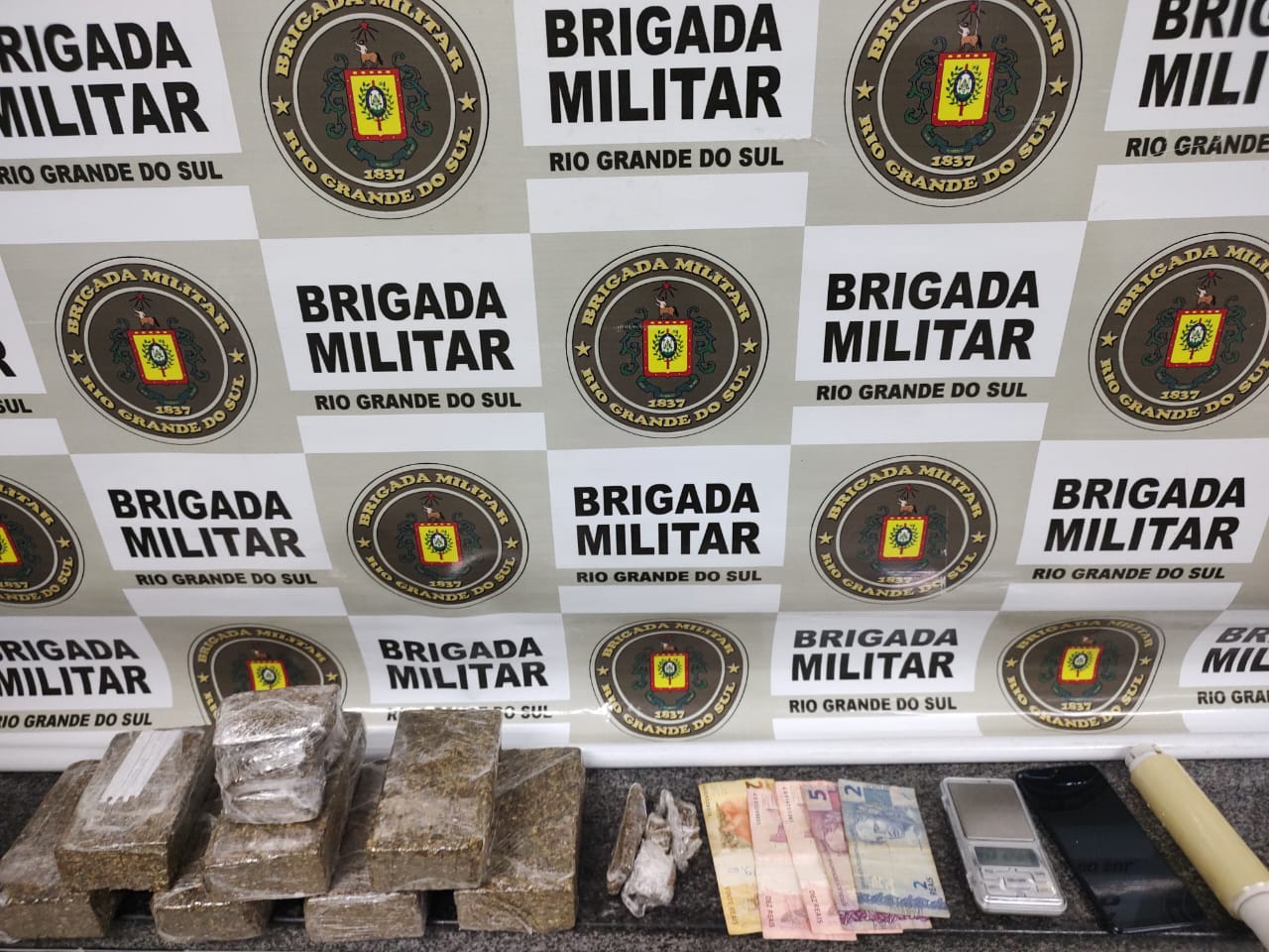 BM apreende mais de 2kg de maconha em Imbé 