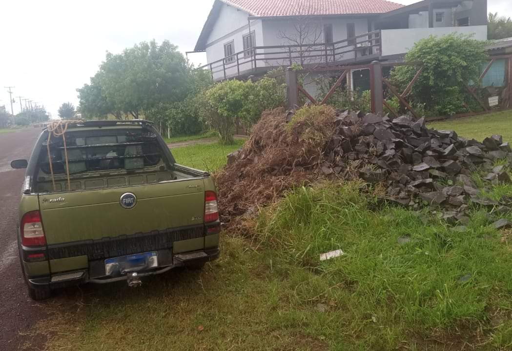 DUPLA É DETIDA PELA GUARDA MUNICIPAL APÓS FURTAR PEDRAS DE OBRA PÚBLICA EM IMBÉ 