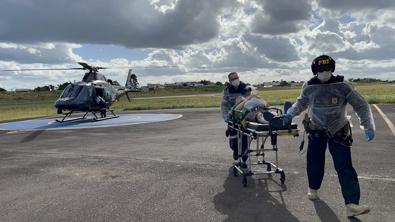 PRF e SAMU realizam transporte aéreo de paciente entre Capão da Canoa e Caxias do Sul 