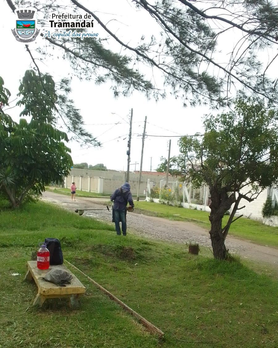 Secretaria de Obras de Tramandaí efetua corte de grama e limpeza na RS 030 e demais ruas da cidade