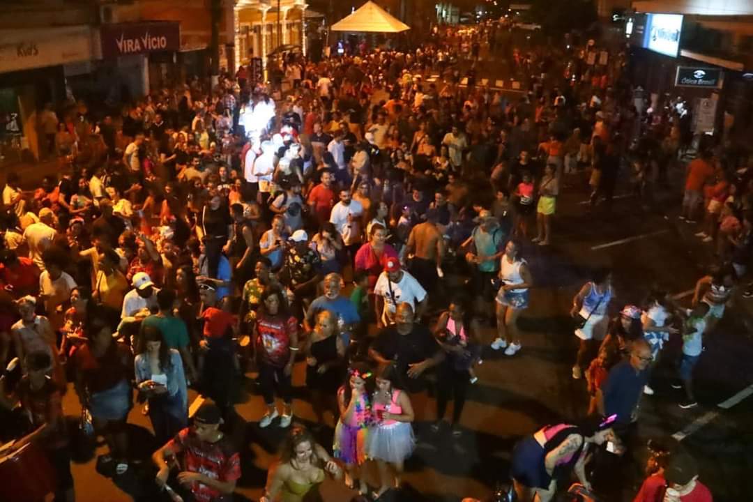 Osório: Desfile de Carnaval na avenida Marechal Floriano anima foliões