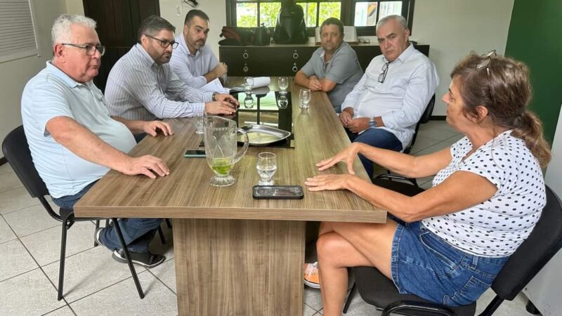 Vereadores participam de reunião com direção da Apae-Osório