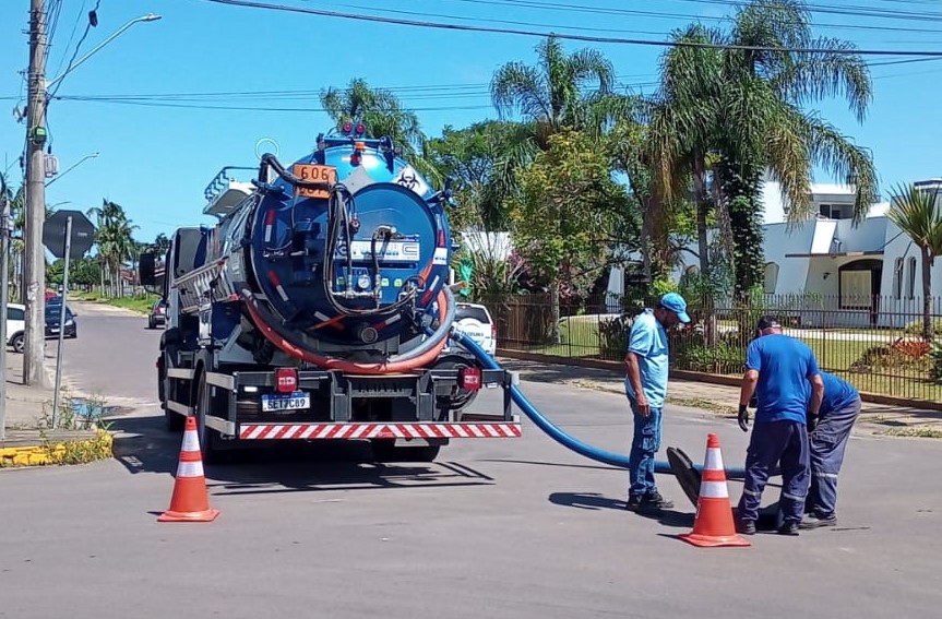 Corsan vistoria ligações irregulares de esgoto para evitar extravasamentos em Imbé