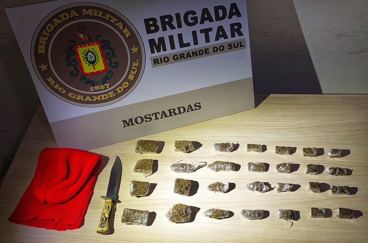 BM prende homem armado com faca e apreende drogas em Mostardas