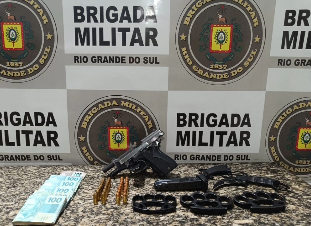 Policiais militares do 3°BRBM prendem homem por porte ilegal de arma de fogo em Tramandaí