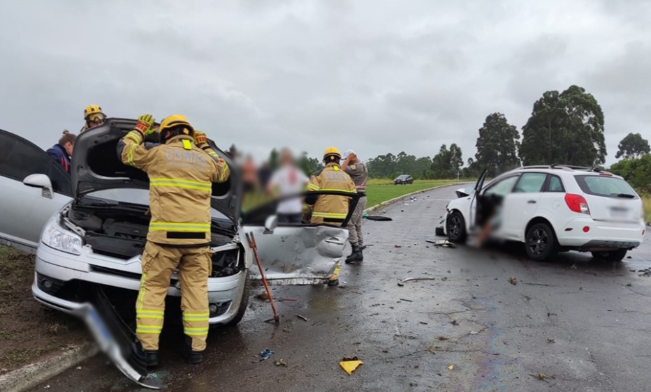 Quatro pessoas ficam feridas em acidente na Estrada do Mar em Capão da Canoa