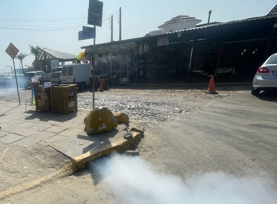 Torres: Corsan fiscaliza drenagem de água de chuvas para a rede de esgoto 