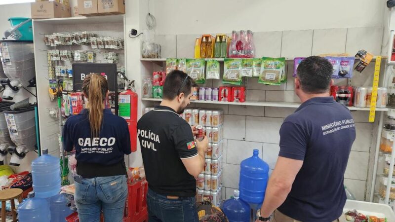 TORRES: FISCALIZAÇÃO RESULTA NA INTERDIÇÃO PARCIAL EM MERCADO E MAIS DE 400 KG DE ALIMENTOS IMPRÓPRIO PARA CONSUMO 