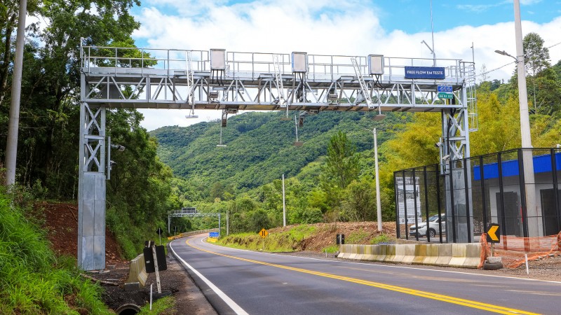 Cinco pórticos de free flow começam a operar em 30 de março nas rodovias da Serra e do Vale do Caí