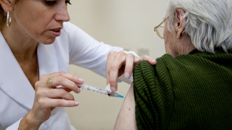 Aumento nas internações por gripe influenza reforça necessidade de vacinação