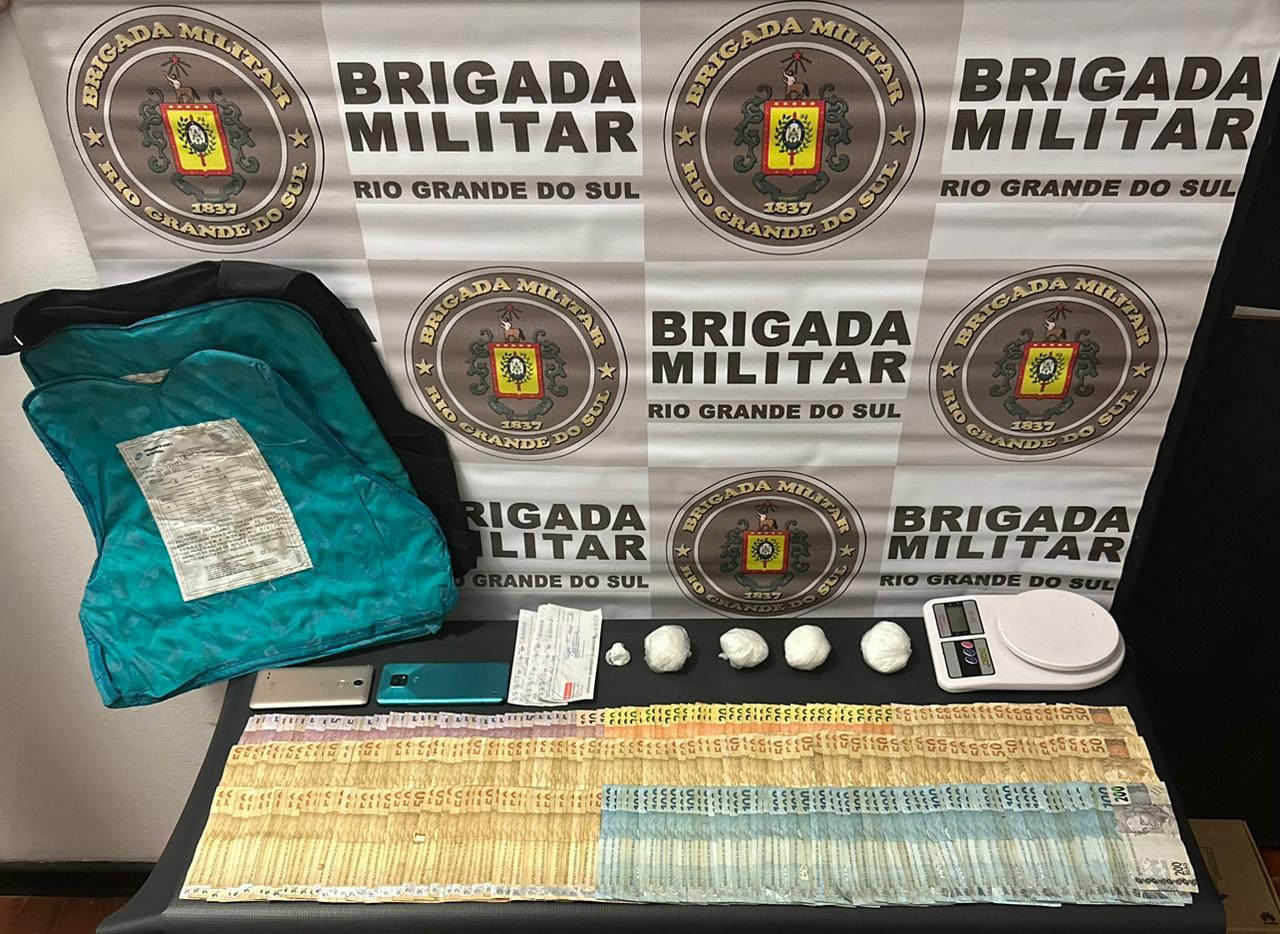 BM prende homem com drogas e placas balísticas em Torres