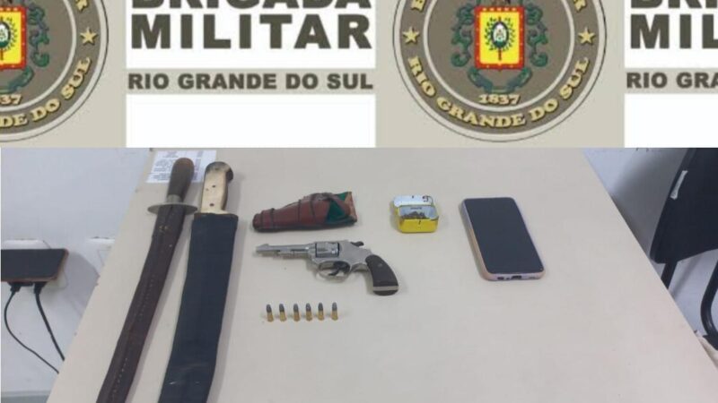 Homem é preso com facas e arma, após discussão entre vizinhos em Cidreira