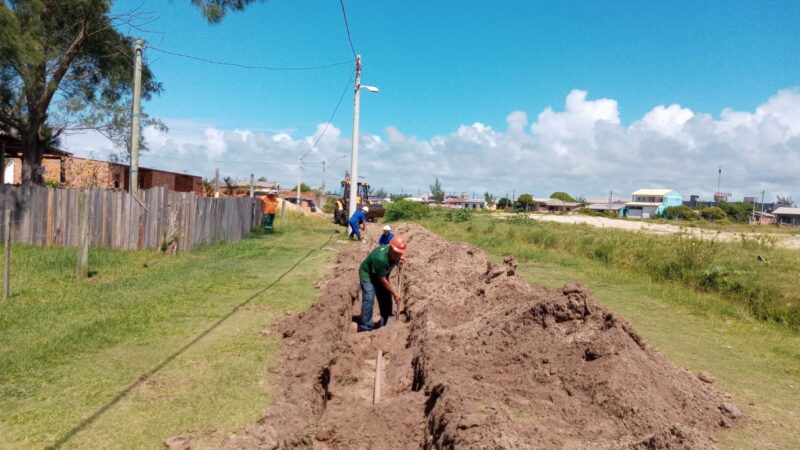 Parceria entre Corsan e comunidade leva novas ligações de água ao bairro Sindipolo em  Balneário Pinhal