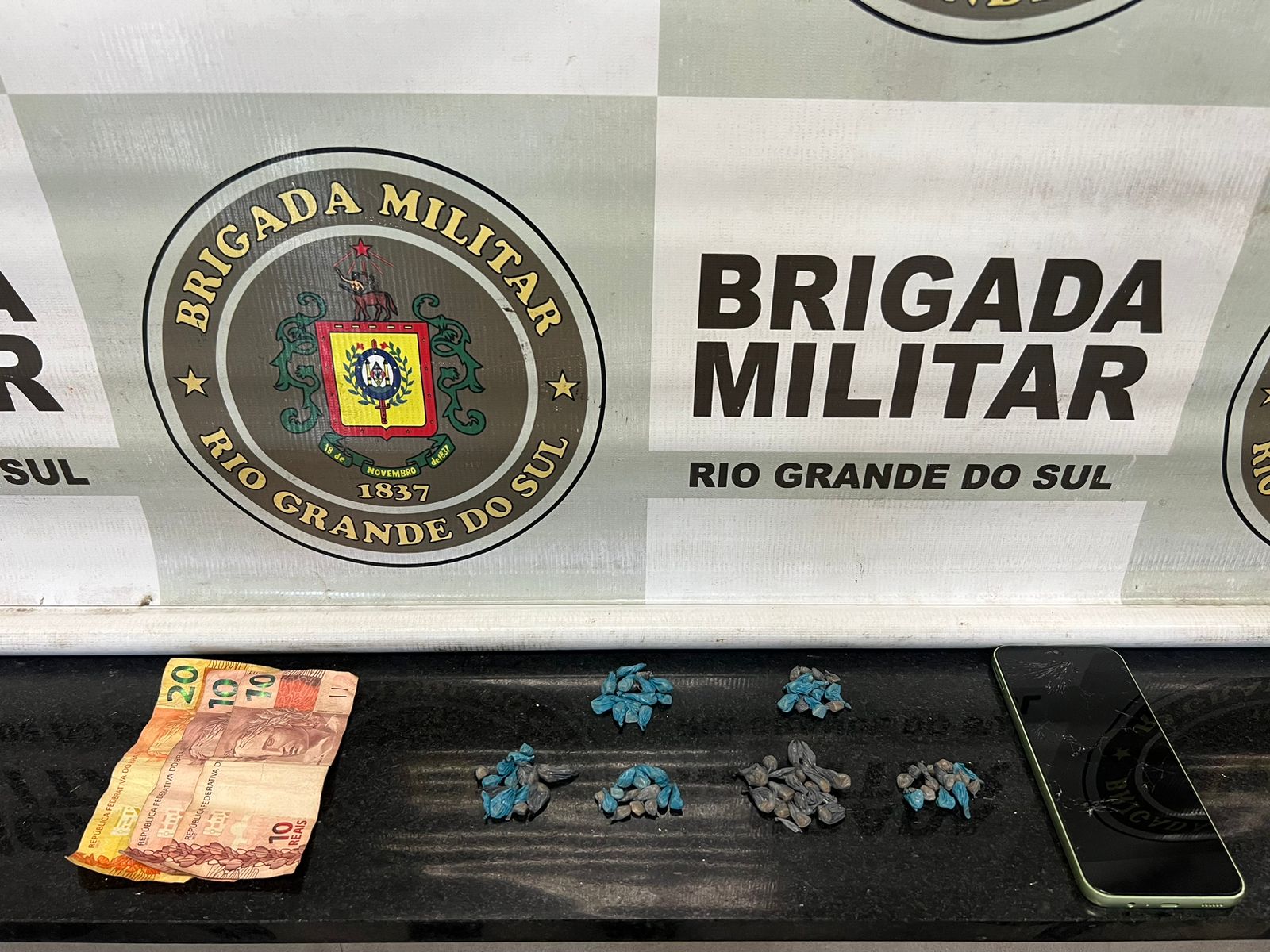 BM apreende 83 pedras de crack em Capão da Canoa 