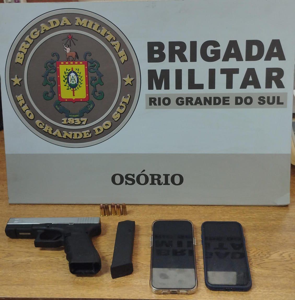 Dupla tenta fugir de abordagem, mas é presa com arma em Osório