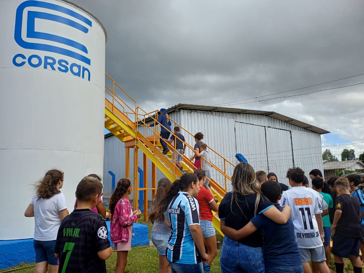 Programa Portas Abertas recebe estudantes em estação de tratamento de água para visitação no Litoral Norte  