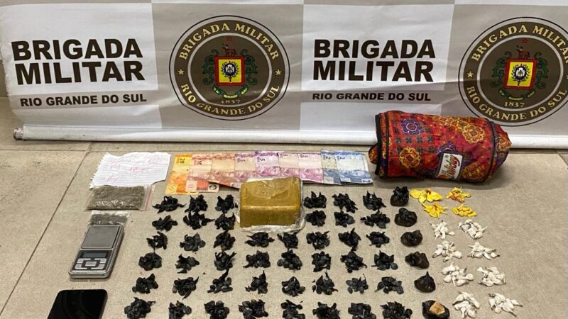 BM prende mulher por tráfico de drogas e apreende 616 pedras de crack em Capão da Canoa 
