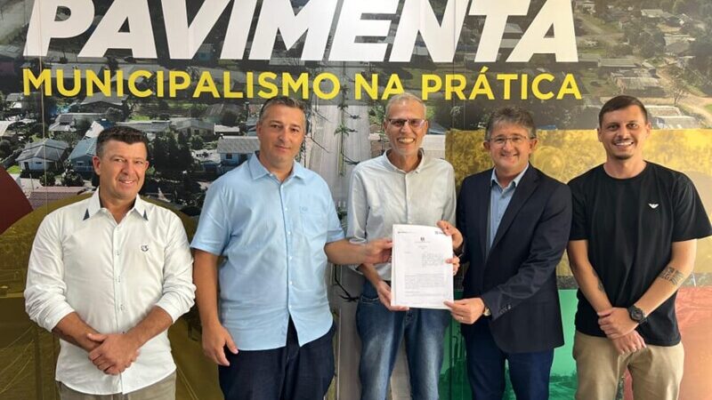 Prefeito Amauri e secretário Mallmann assinam convênio para obra de pavimentação em Capão da Canoa 