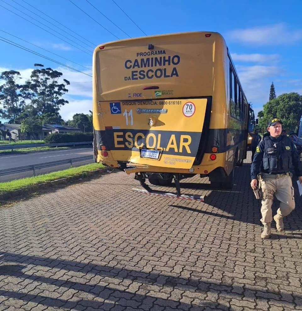 Prefeitura de Osório emite nota de esclarecimento sobre acidente envolvendo caminhão e ônibus escolar