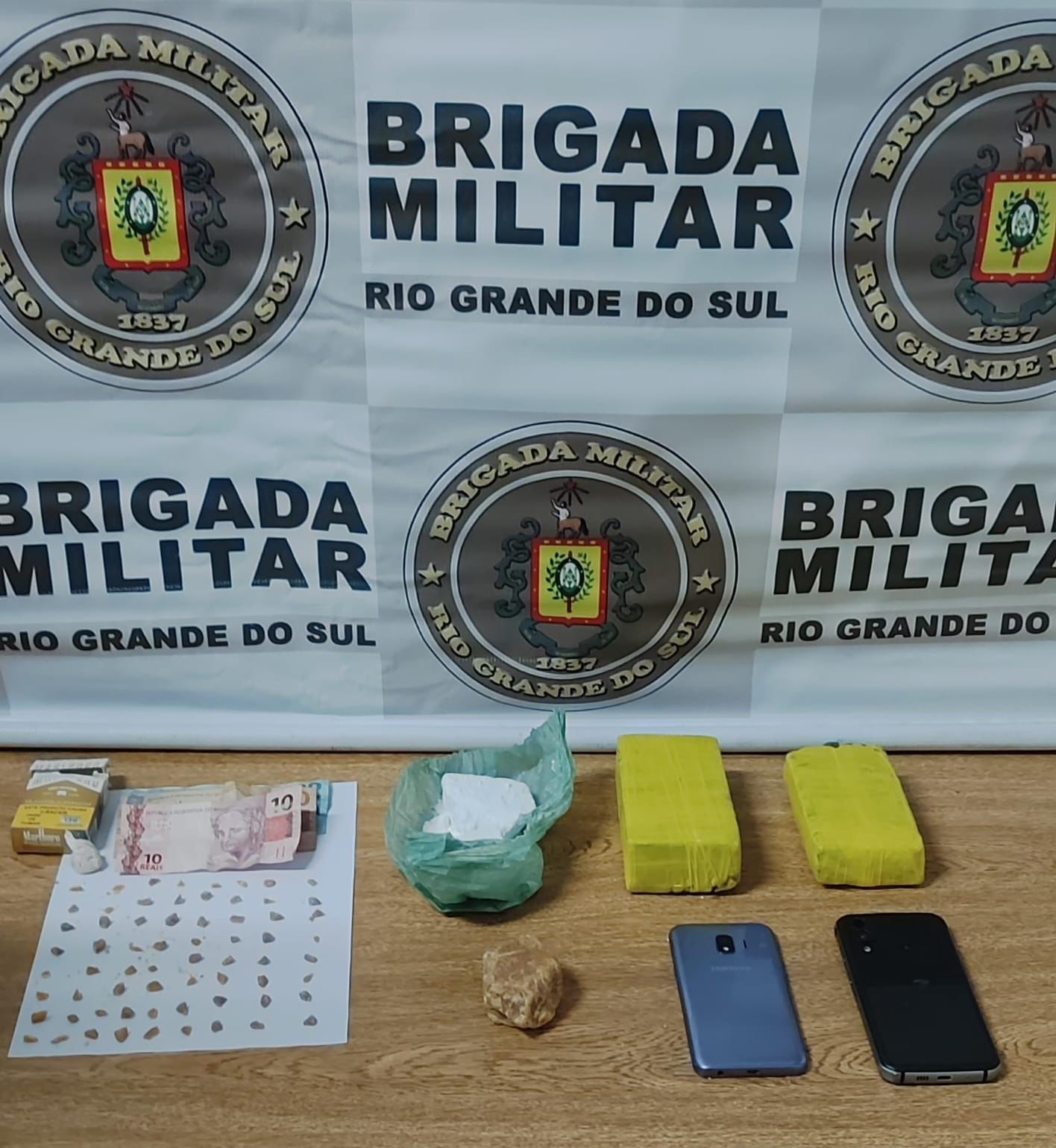 DOIS HOMENS SÃO PRESOS COM MAIS DE UM QUILO DE DROGAS EM OSÓRIO 