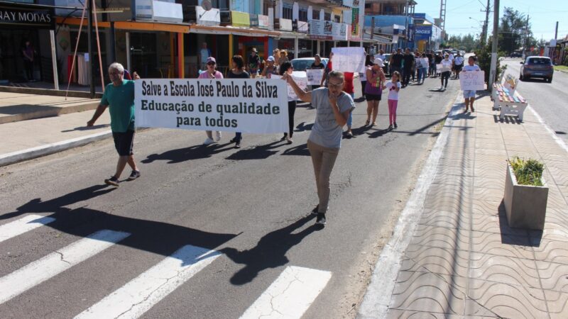 Comunidade de Atlântida Sul se une em manifestação pela melhoria da Escola José Paulo da Silva