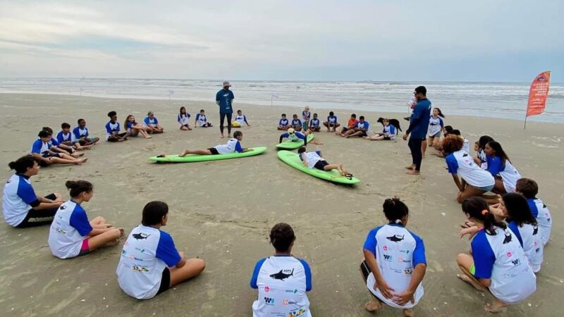 Alunos de Tramandaí participam do Projeto Resgate do Surf no Sul  