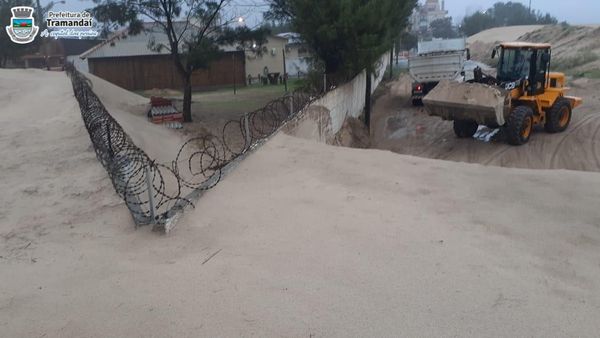 TRAMANDAÍ: Secretaria de Obras realiza limpeza e remoção de areia acumulada na Barra