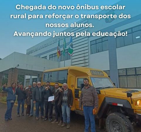 Caraá recebe novo veículo de transporte escolar