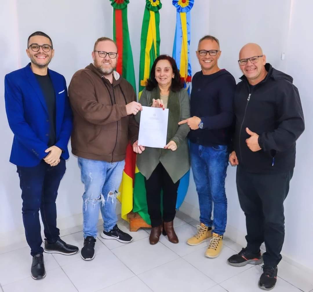 Balneário Pinhal recebe emenda parlamentar para compra de uma ambulância UTI móvel