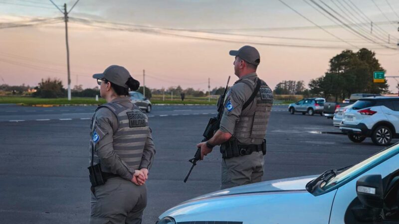 Policiais militares do 8º BPM reforçam policiamento em pontos de parada de acesso ao Litoral Norte gaúcho