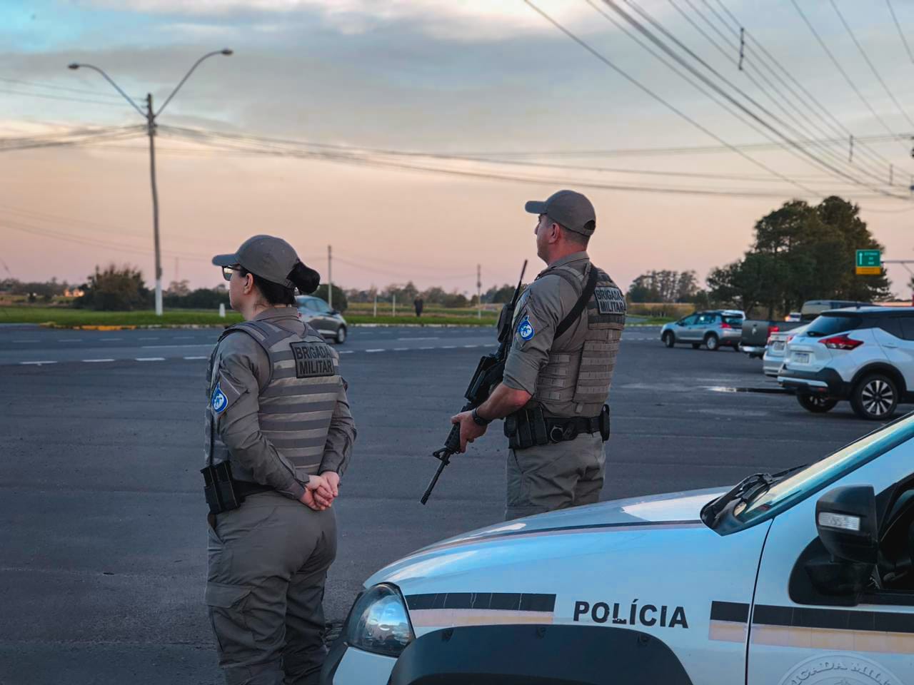 Policiais militares do 8º BPM reforçam policiamento em pontos de parada de acesso ao Litoral Norte gaúcho