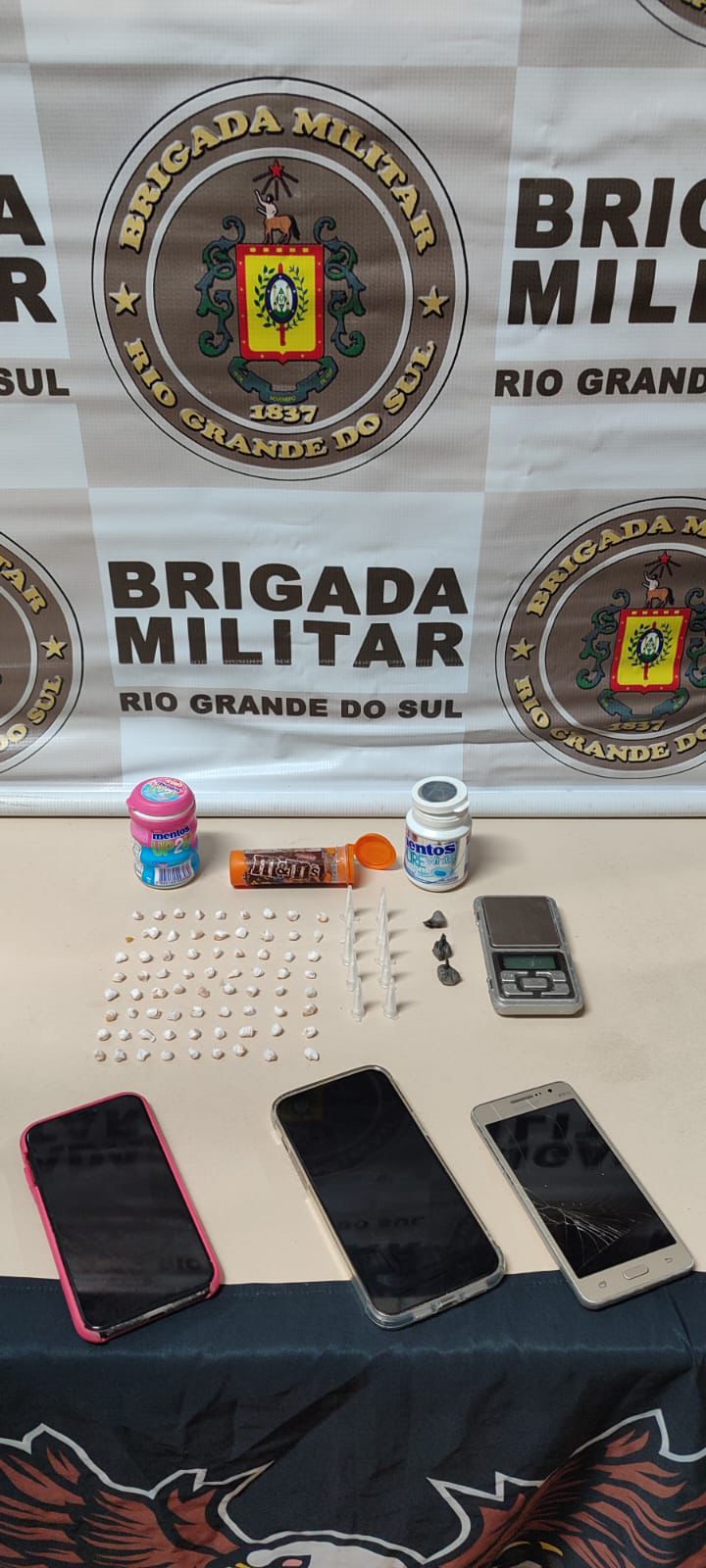 Dupla é presa por tráfico de drogas em Osório