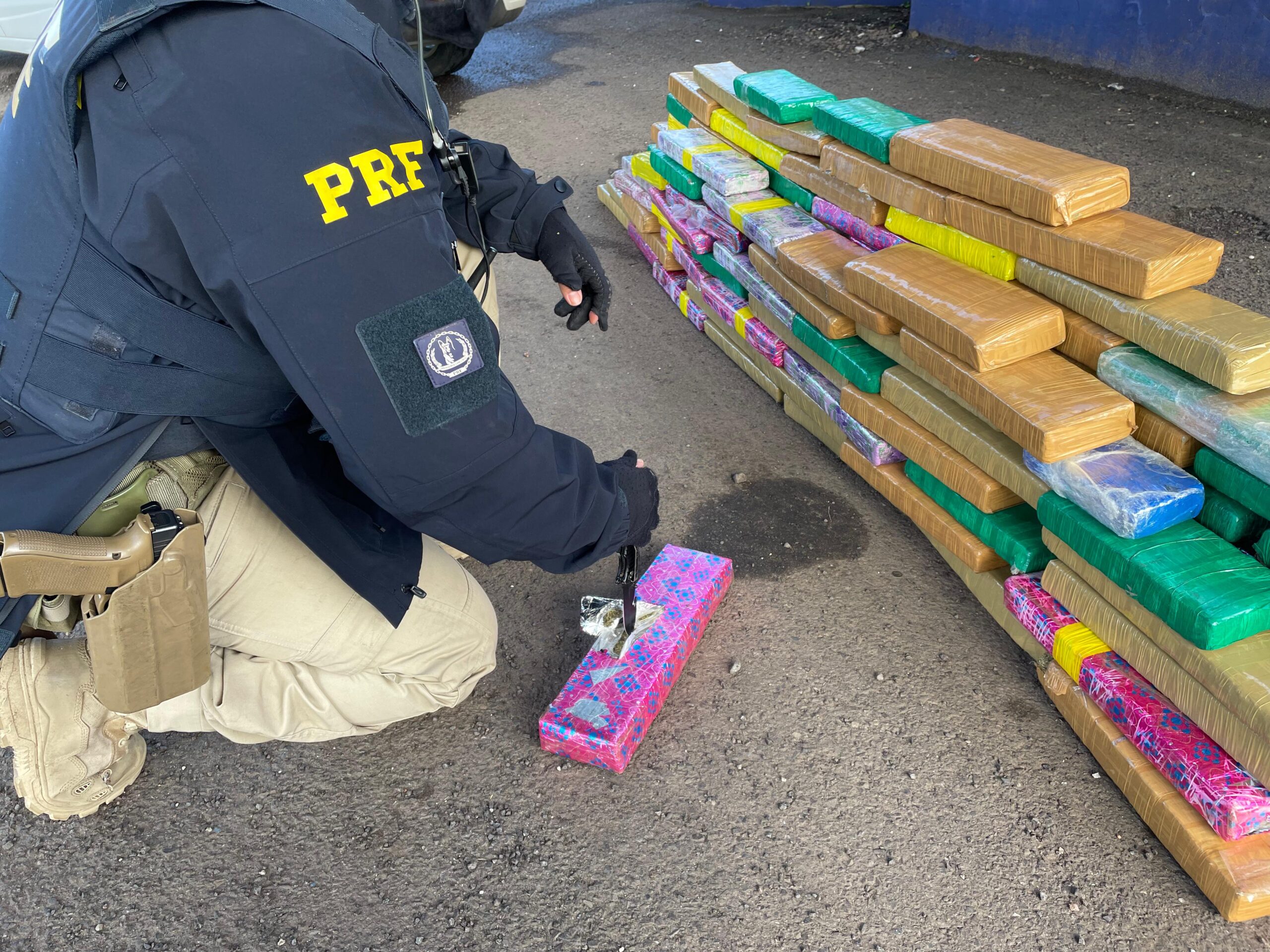 PRF prende homem com mais de 100 kg de maconha em Osório