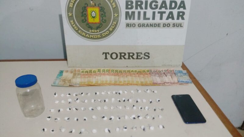 BM prende homem com 83 buchas de cocaína em Arroio do Sal 