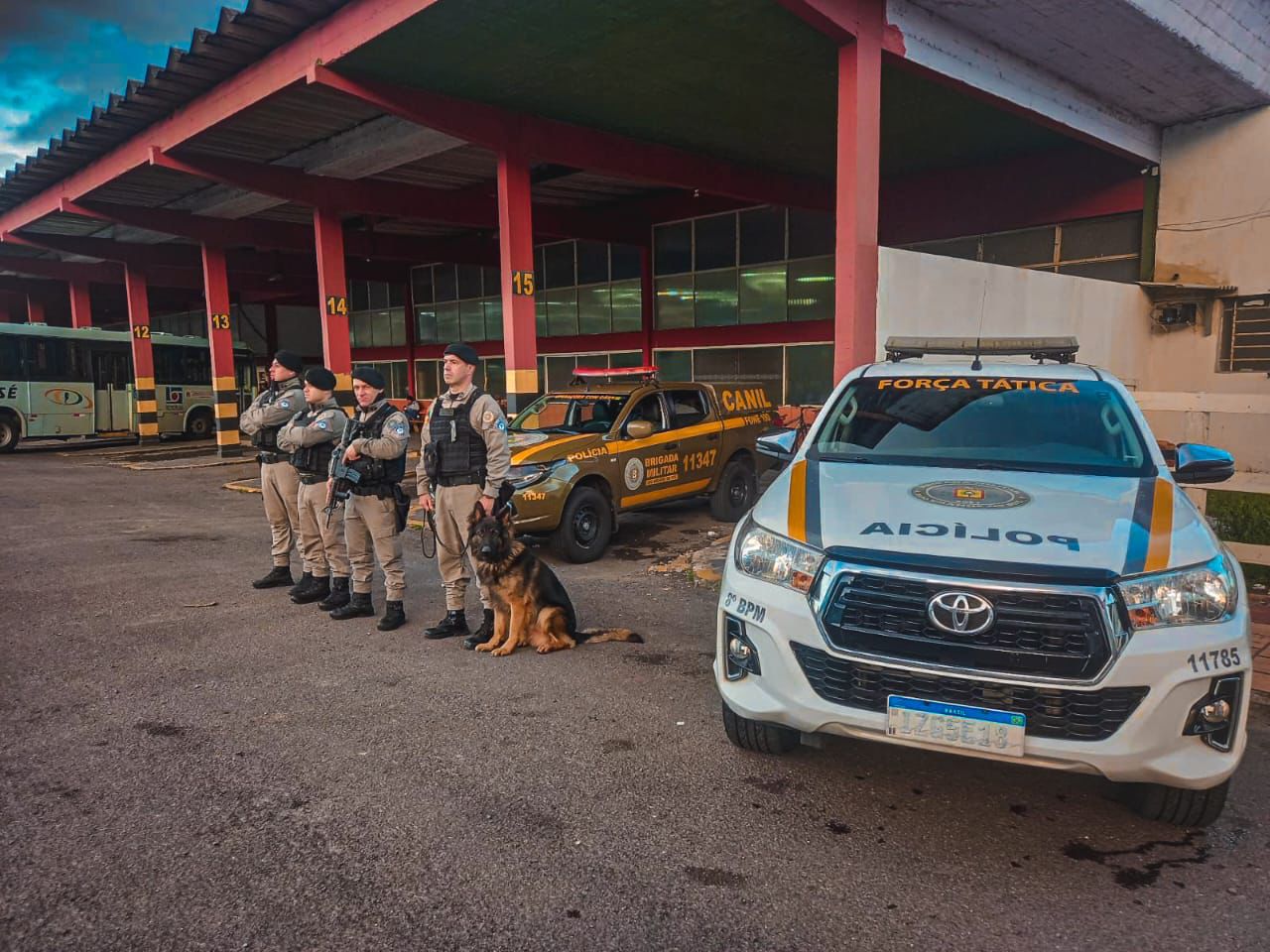 BM realiza Operação Boas-vindas na rodoviária de Osório e cães de faro localizam droga em bagagem