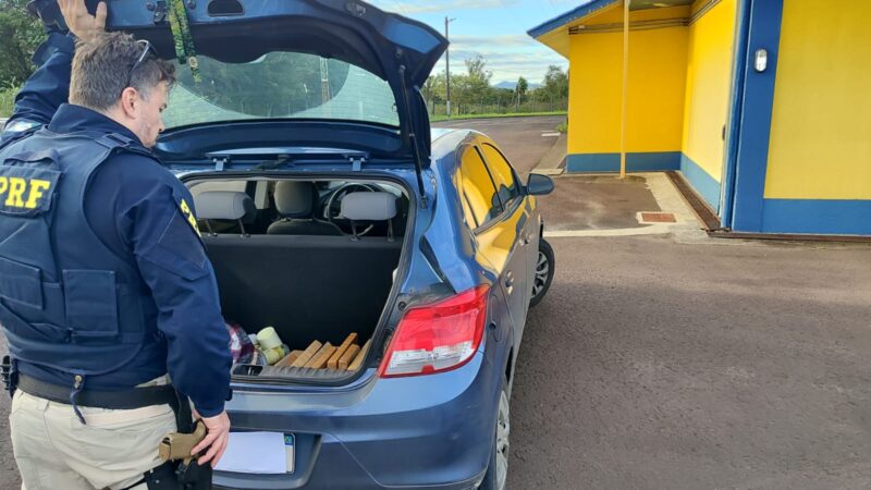 PRF prende 2 homens transportando 16 kg de maconha em Torres