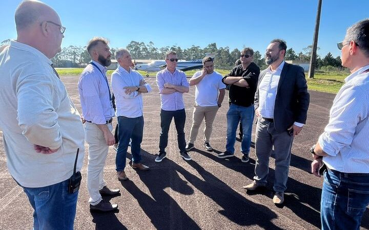 Prefeito Carlos Souza acompanha vistoria técnica no Aeroporto de Torres que poderá ser alternativa ao Salgado Filho