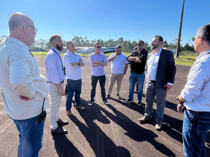 Prefeito Carlos Souza acompanha vistoria técnica no Aeroporto de Torres que poderá ser alternativa ao Salgado Filho