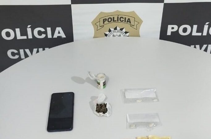 POLÍCIA CIVIL PRENDE CASAL POR TRÁFICO DE ENTORPECENTES EM TERRA DE AREIA