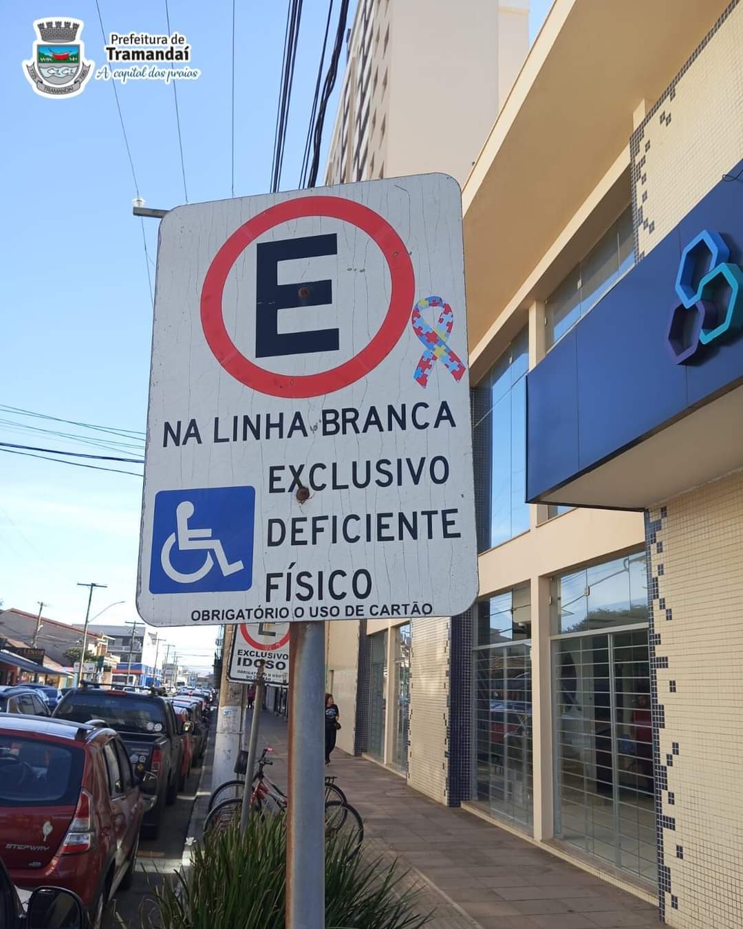 Prefeitura de Tramandaí promove a demarcação das vagas especiais com a inserção do símbolo Mundial de Conscientização do Autismo