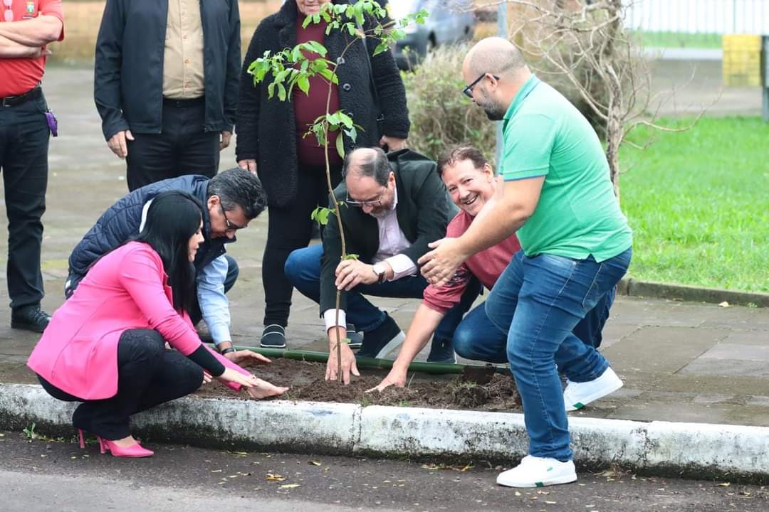 Plantação de árvores marca o encerramento da Semana do Meio Ambiente 2024 em Osório