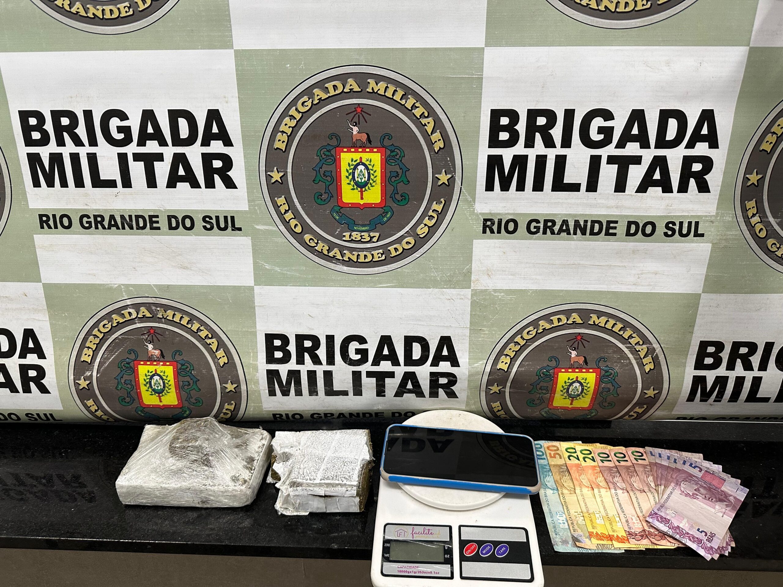 BM prende homem por tráfico de drogas durante a Operação Cerco Fechado em Capão da Canoa