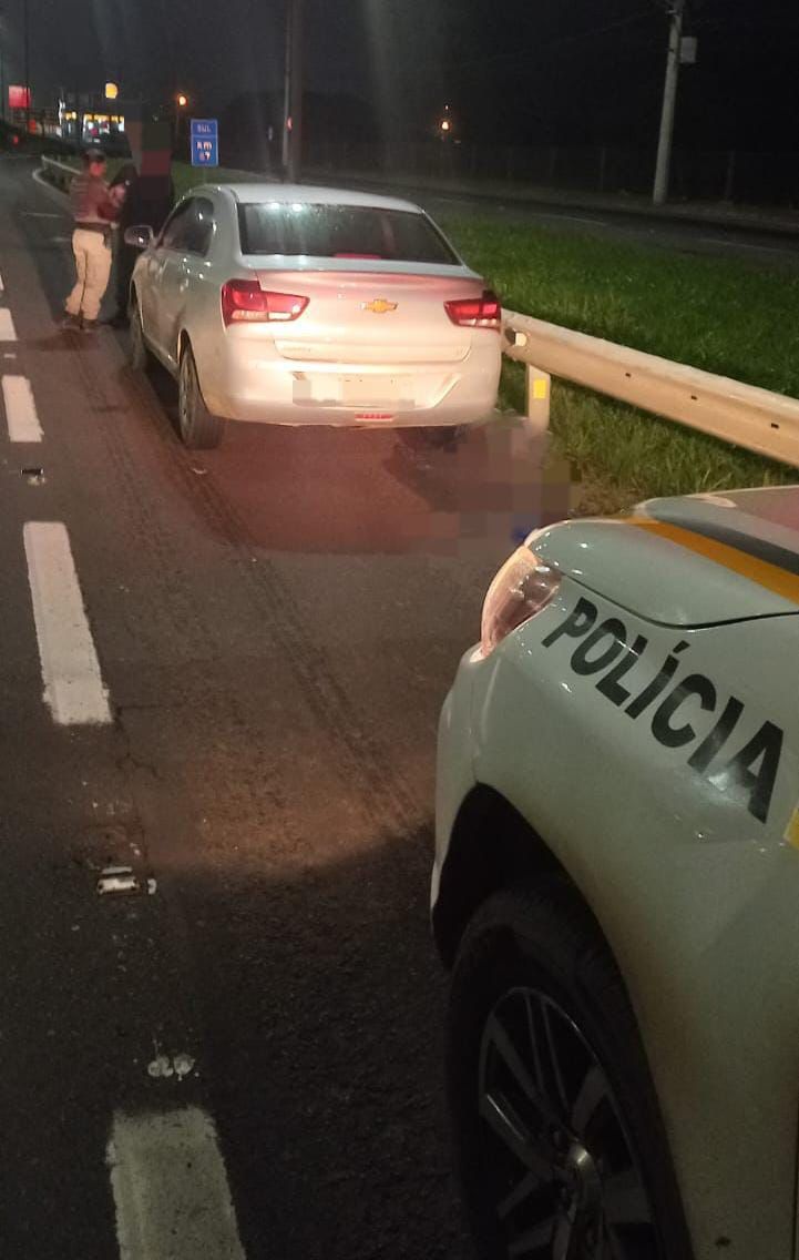 Dupla rouba residência em Torres, foge com carro roubado e BM recupera o veículo em Osório